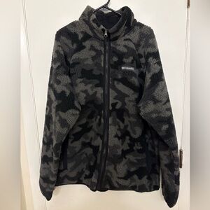 Columbia Cozy Camper Printed Sherpa Fleece jacket black camo pattern Men’s XXL